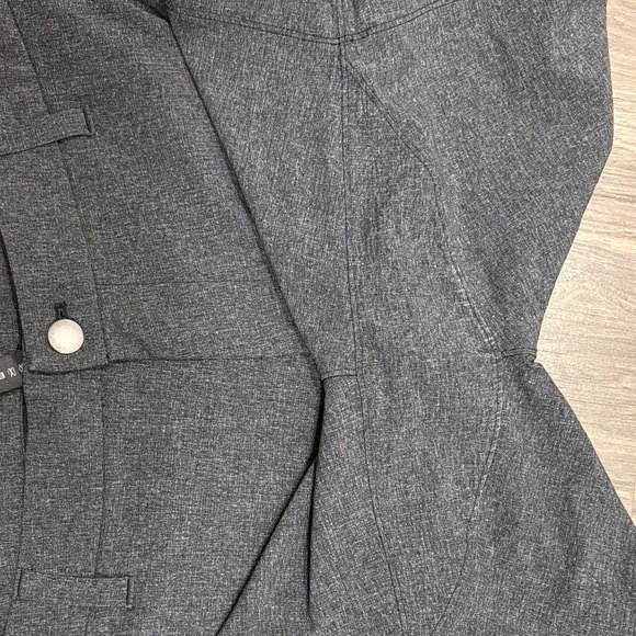 LULULEMON Men's Gray Shorts - Picture 5 of 5